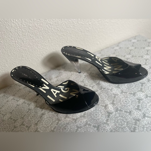 Gianni Bini~Black~Patent Leather~Slide~Pump~Peep Toe~Clear Acrylic Heel~Size 10 - Picture 2 of 14